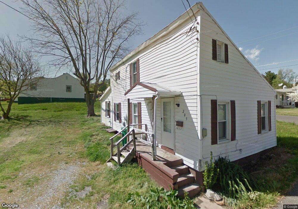 205 N Court St, Luray, VA 22835 - photo 1