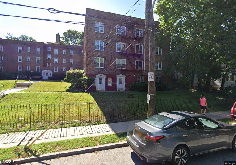 130 Ravine Ave unit 2-D, Yonkers, NY 10701 - photo 1
