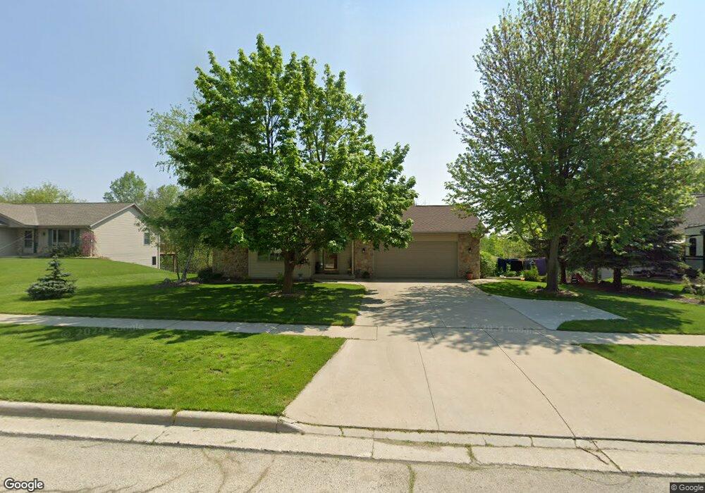 1305 Villa Park Dr, West Bend, WI 53090 - photo 1