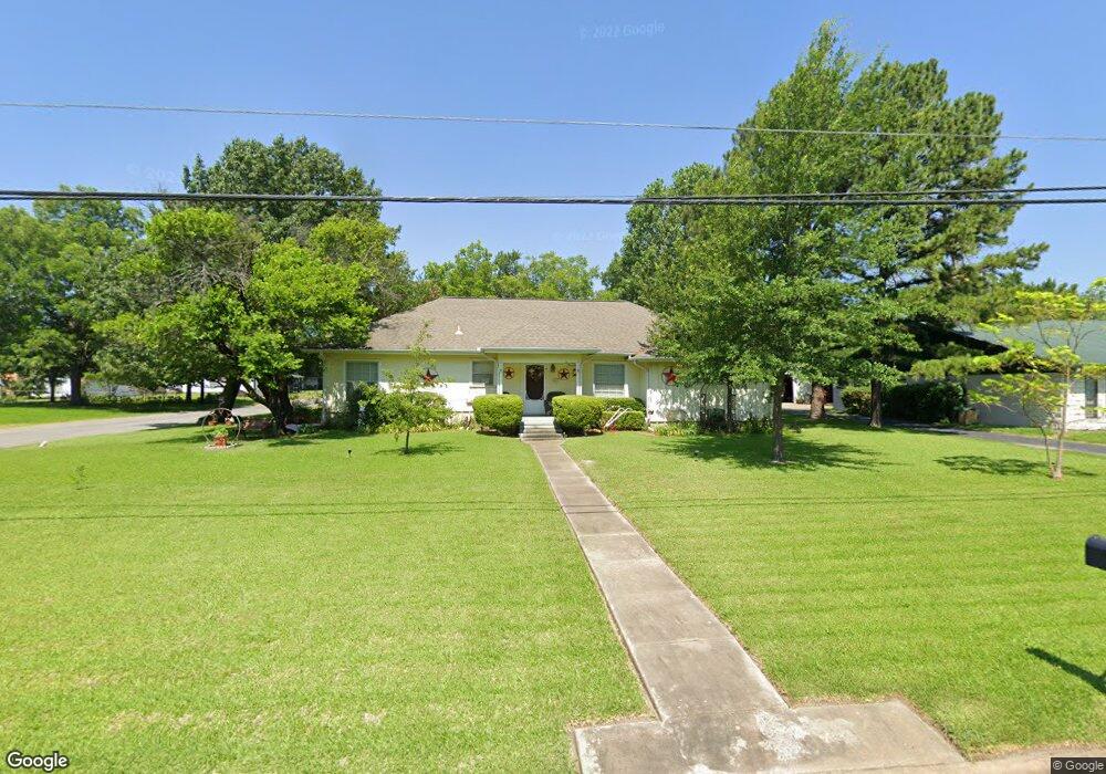 2001 Franklin Ave, Bonham, TX 75418 - photo 1