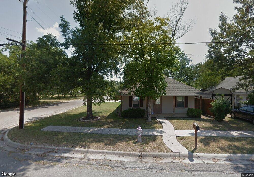 422 Ritchey St, Gainesville, TX 76240 - photo 1