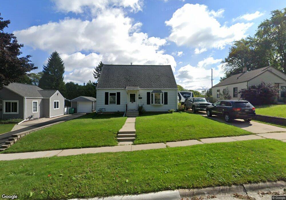 W165N8626 Dardis Ave, Menomonee Falls, WI 53051 - photo 1