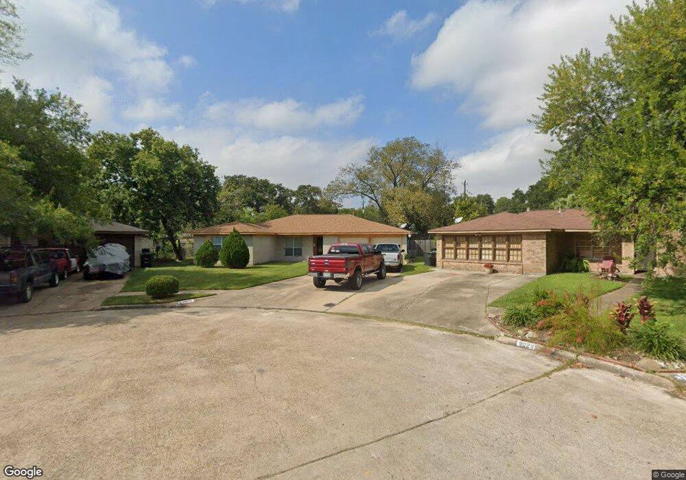 9019 Lazy River Ln, Houston, TX 77088 - photo 1