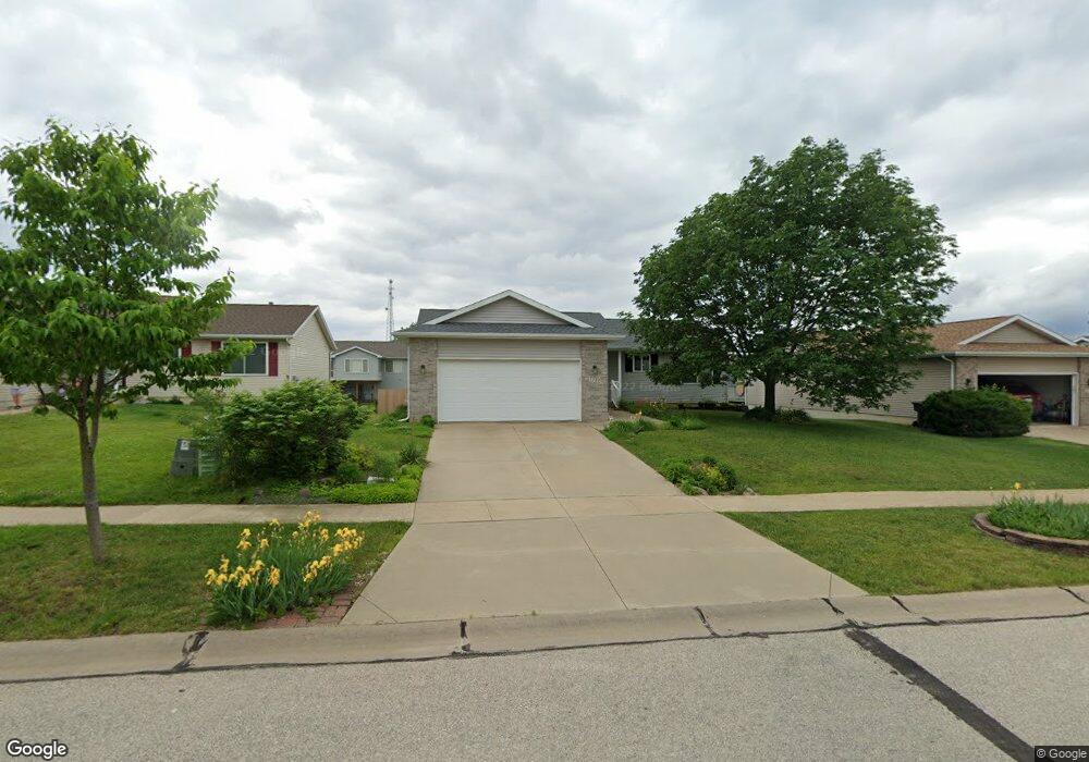 1120 Moose Dr NW, Cedar Rapids, IA 52405 - photo 1