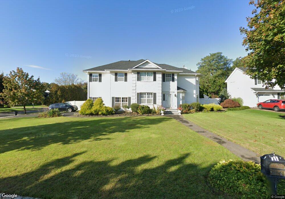 1 Cameron Ct, ComMacK, NY 11725 - photo 1