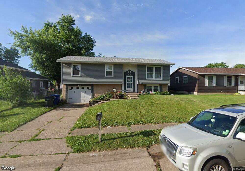 1739 W 55th St, Davenport, IA 52806 - photo 1