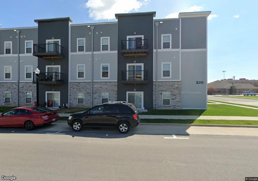 224 N 3rd Ave W, Newton, IA 50208 - photo 1