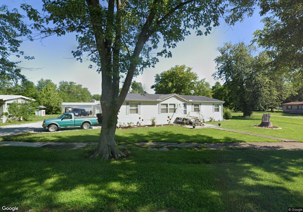 109 E Main St, Shumway, IL 62461 - photo 1