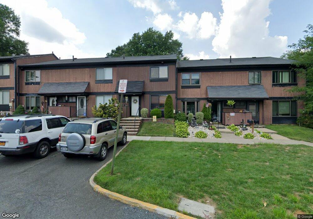 10 Hemlock Ct, Staten Island, NY 10309 - photo 1