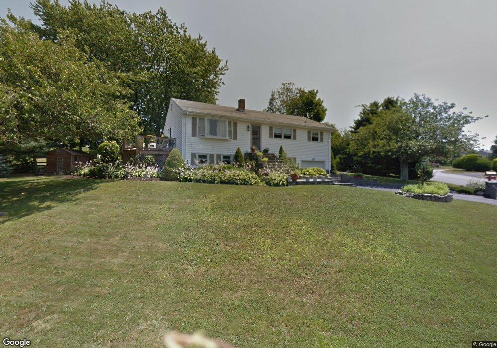 11 Pocahontas Dr, Middletown, RI 02842 - photo 1