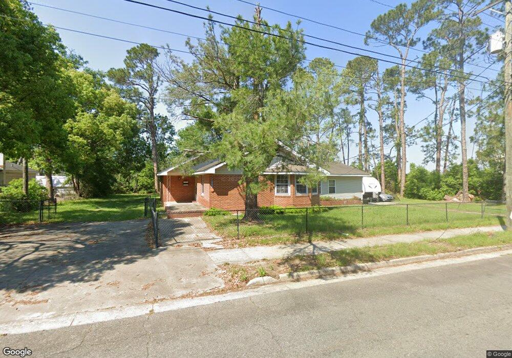 311 W Cherry St, Douglas, GA 31533 - photo 1