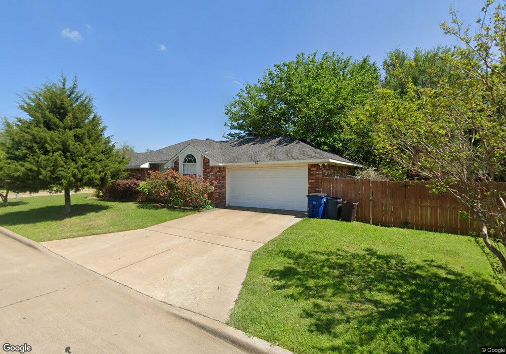 801 Oak Dr, Ennis, TX 75119 - photo 1