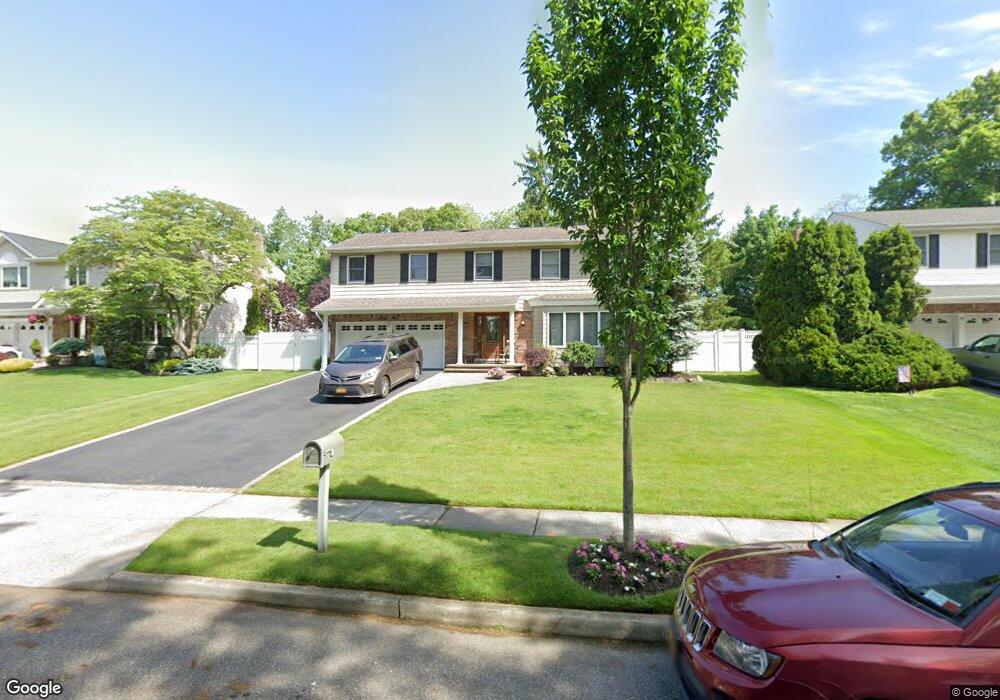 34 Glenmere Ln, ComMacK, NY 11725 - photo 1