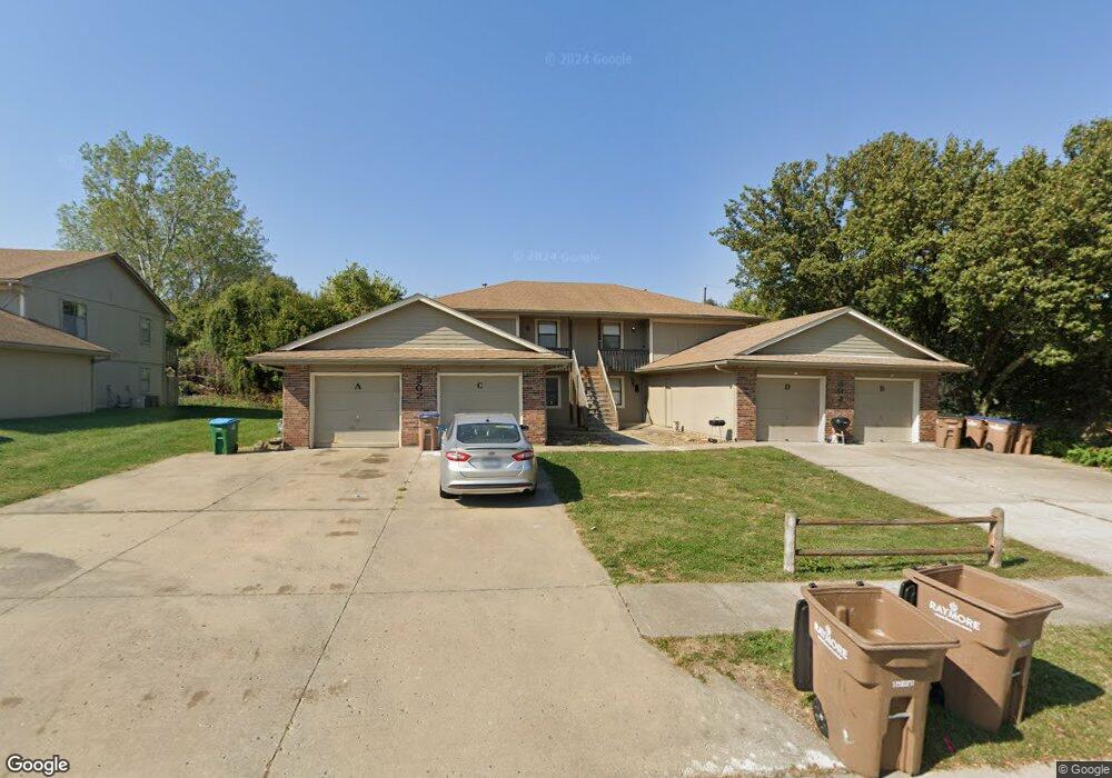 302 Sky Vue Dr, Raymore, MO 64083 - photo 1