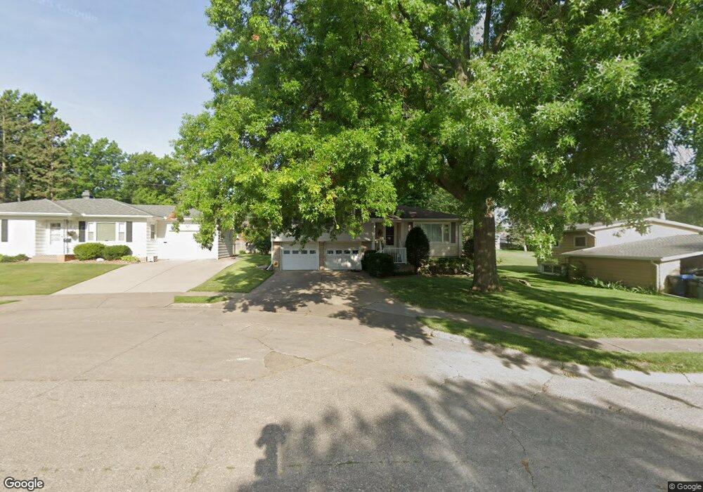 10 Columbia Ct NW, Davenport, IA 52804 - photo 1