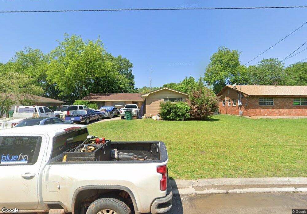 1211 Elmwood St, Gainesville, TX 76240 - photo 1