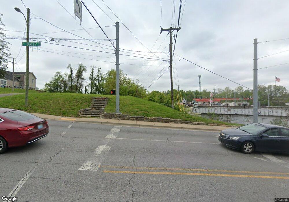 701 E Daisy Ln, New Albany, IN 47150 - photo 1