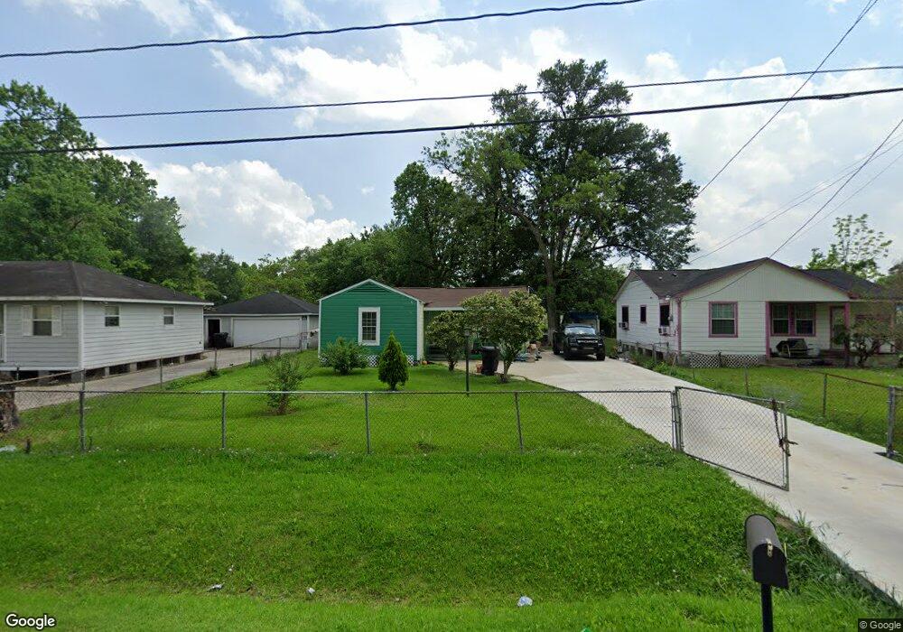 7104 Weyburn St, Houston, TX 77028 - photo 1