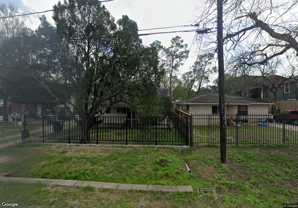 618 Warner St, Houston, TX 77022 - photo 1