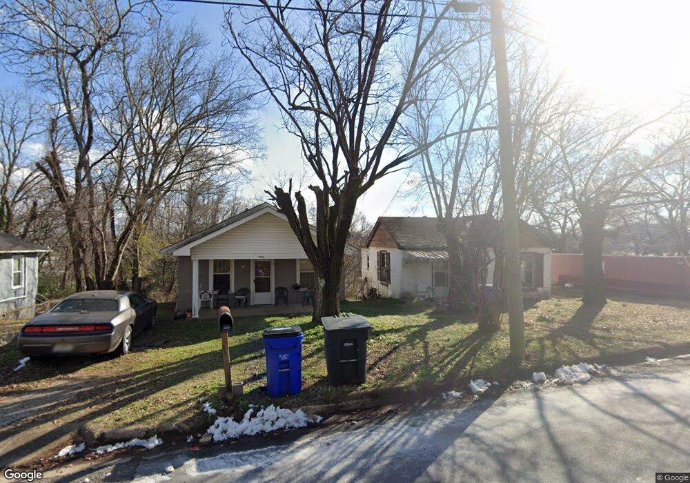 1106 E Limestone St, Florence, AL 35630 - photo 1