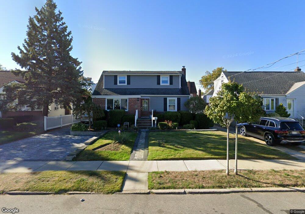 118 Scranton Ave unit 2nd Fl, Lynbrook, NY 11563 - photo 1