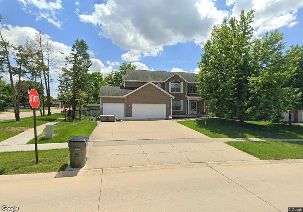 4203 Roxbury Dr NW, Cedar Rapids, IA 52405 - photo 1