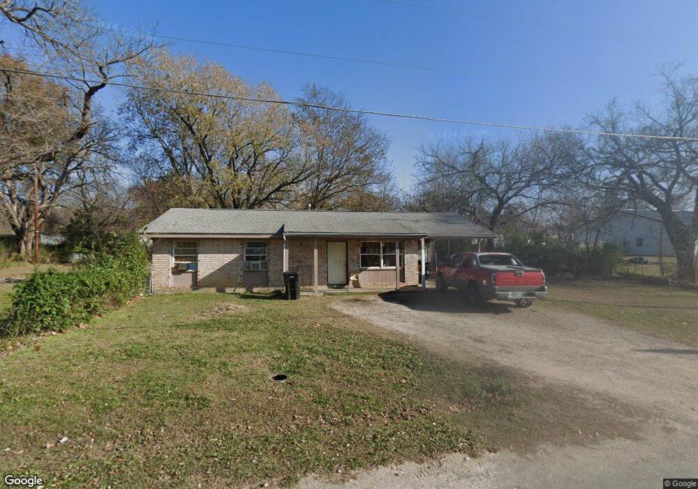 208 N Maple St, Henryetta, OK 74437 - photo 1