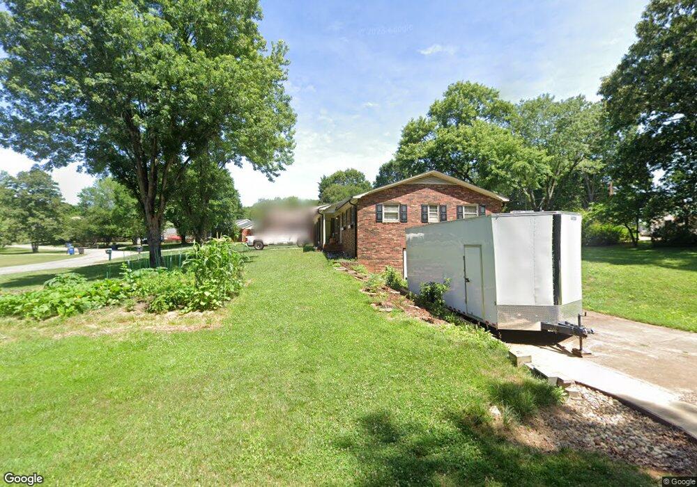 417 Camelot Dr, Statesville, NC 28625 - photo 1