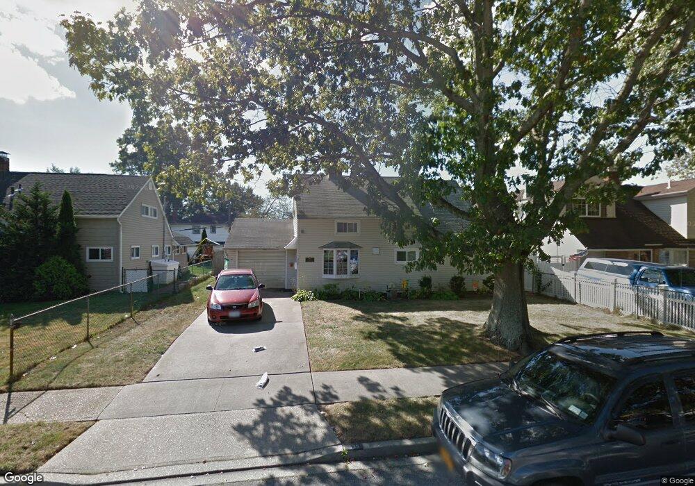 335 Red Maple Dr S, Wantagh, NY 11793 - photo 1