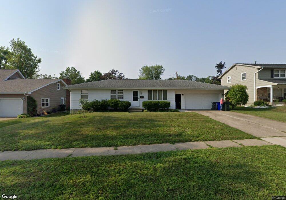 2611 Glen Elm Dr NE, Cedar Rapids, IA 52402 - photo 1