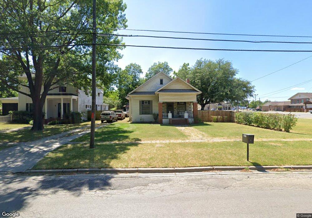 207 S Clements St, Gainesville, TX 76240 - photo 1