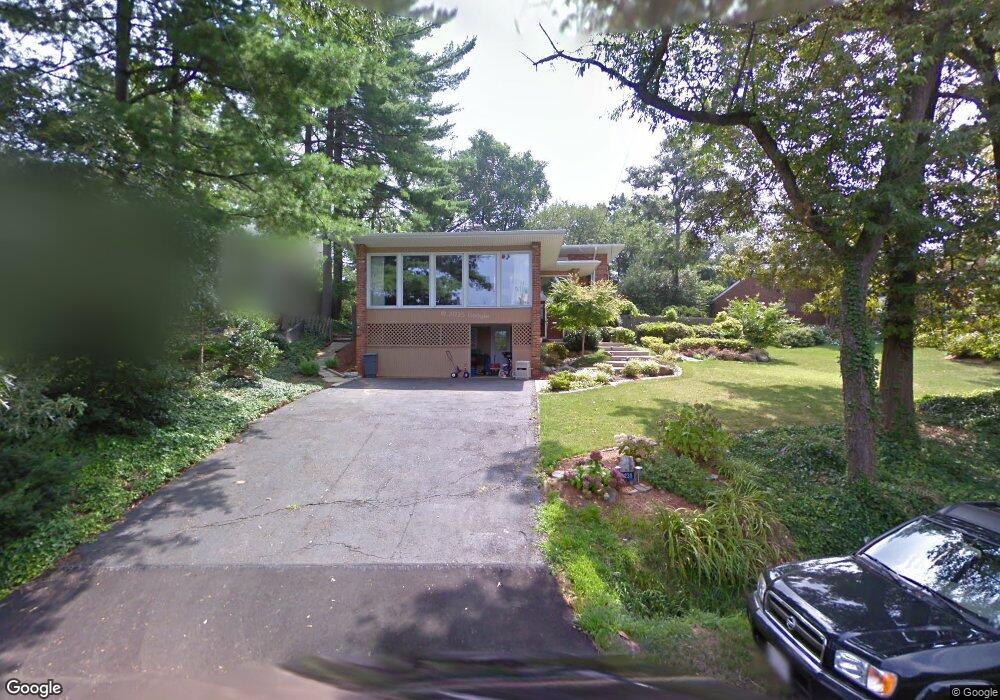 6239 Lakeview Dr, Falls Church, VA 22041 - photo 1