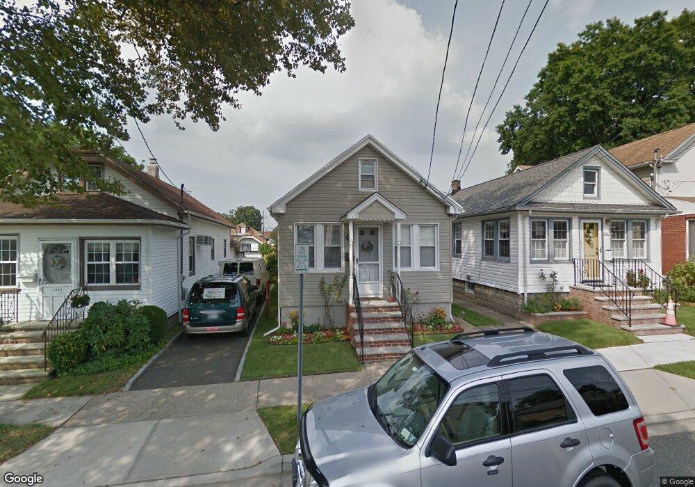 998 Auburn St, Franklin Square, NY 11010 - photo 1