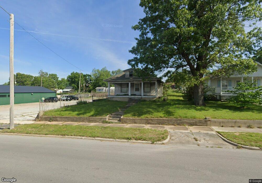1215 Oak St, Carthage, MO 64836 - photo 1