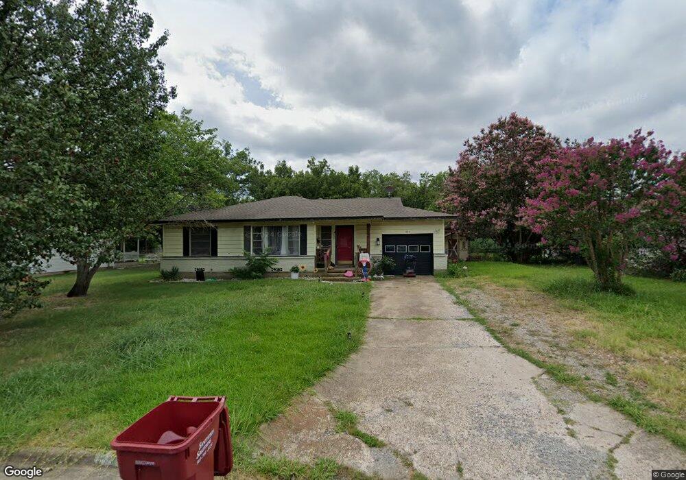 304 Fannin Ave, Bonham, TX 75418 - photo 1