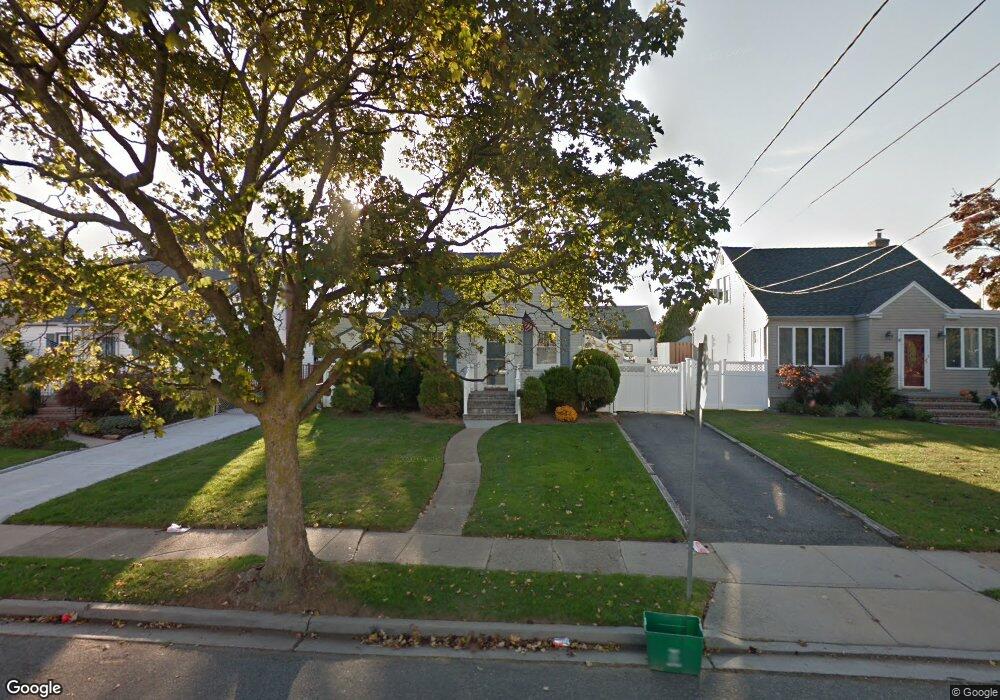 10 Croydon Dr, Bellmore, NY 11710 - photo 1