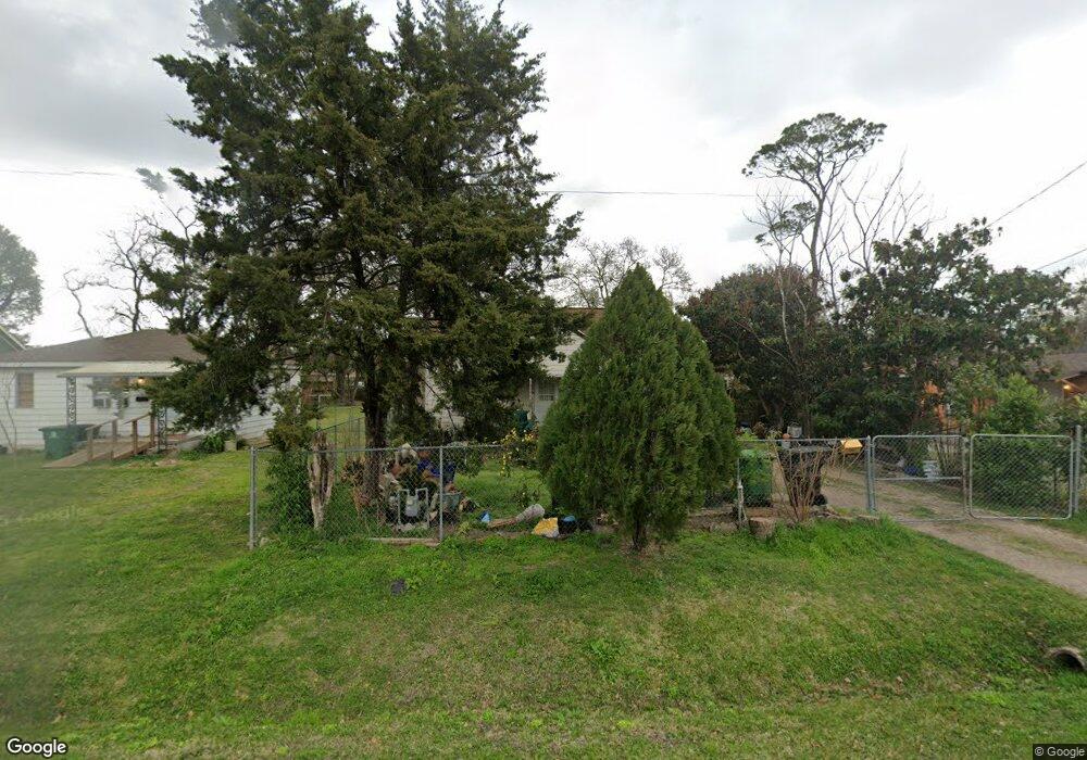 809 Duff Ln, Houston, TX 77022 - photo 1