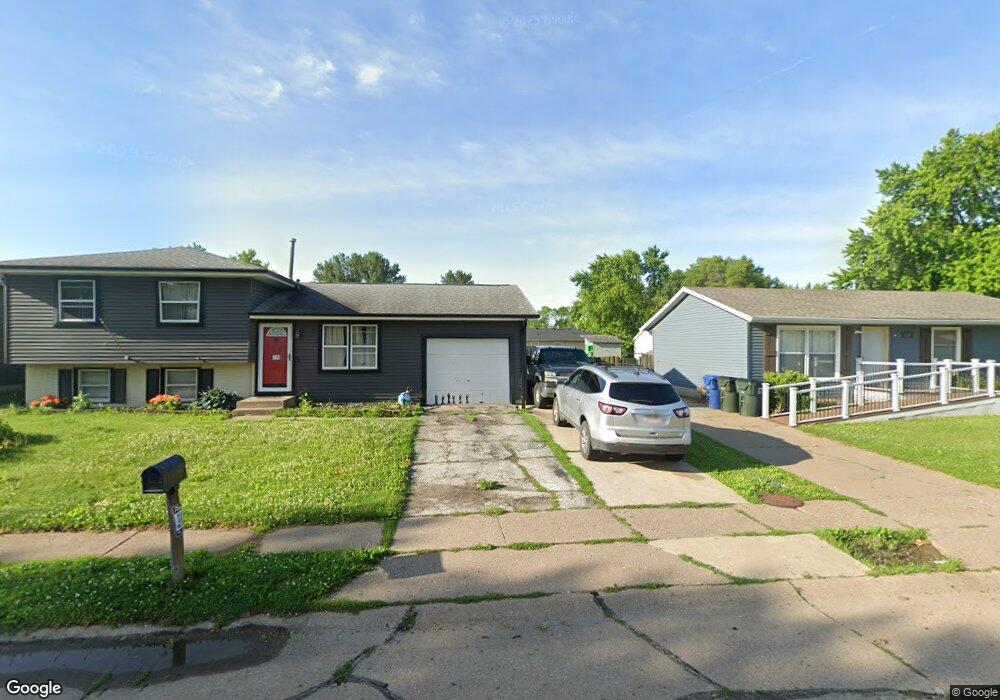 1755 W 55th St, Davenport, IA 52806 - photo 1