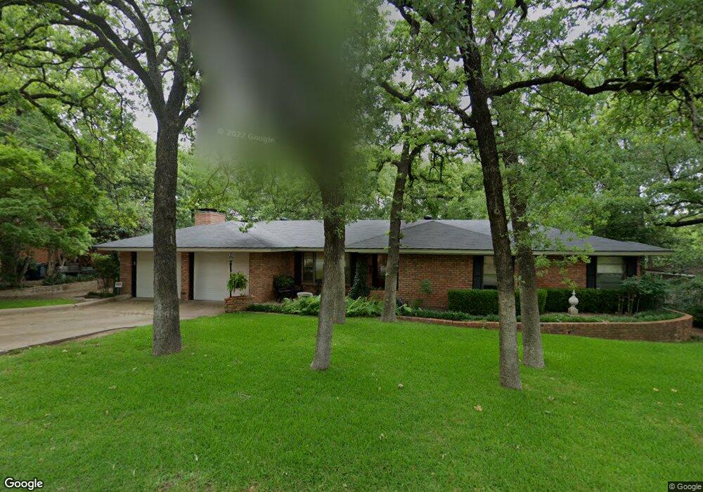 609 Ponderosa Dr, Hurst, TX 76053 - photo 1