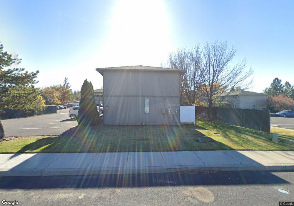 1710 SW Juniper Ave, Redmond, OR 97756 - photo 1