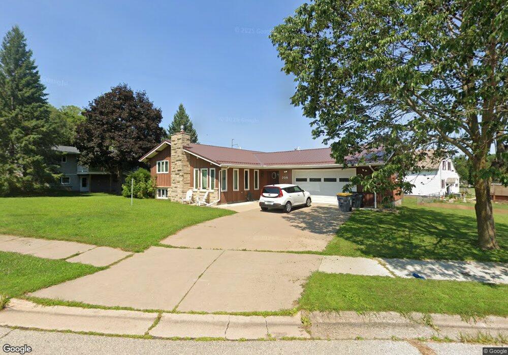 709 Birch St, La Crescent, MN 55947 - photo 1