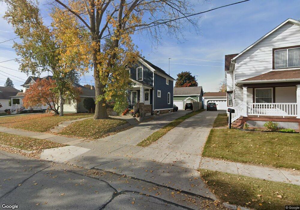 828 N 8th St, Manitowoc, WI 54220 - photo 1