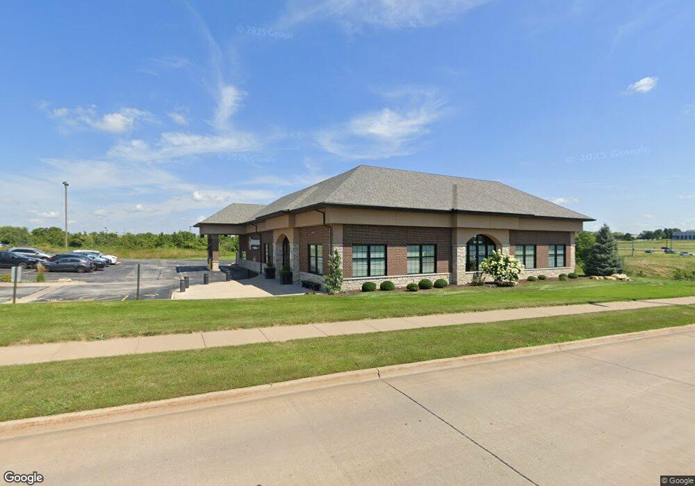 3260 E 53rd St, Davenport, IA 52807 - photo 1