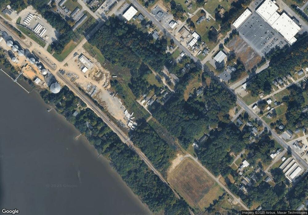 220 Oak Grove Ave, West Point, VA 23181 - photo 1