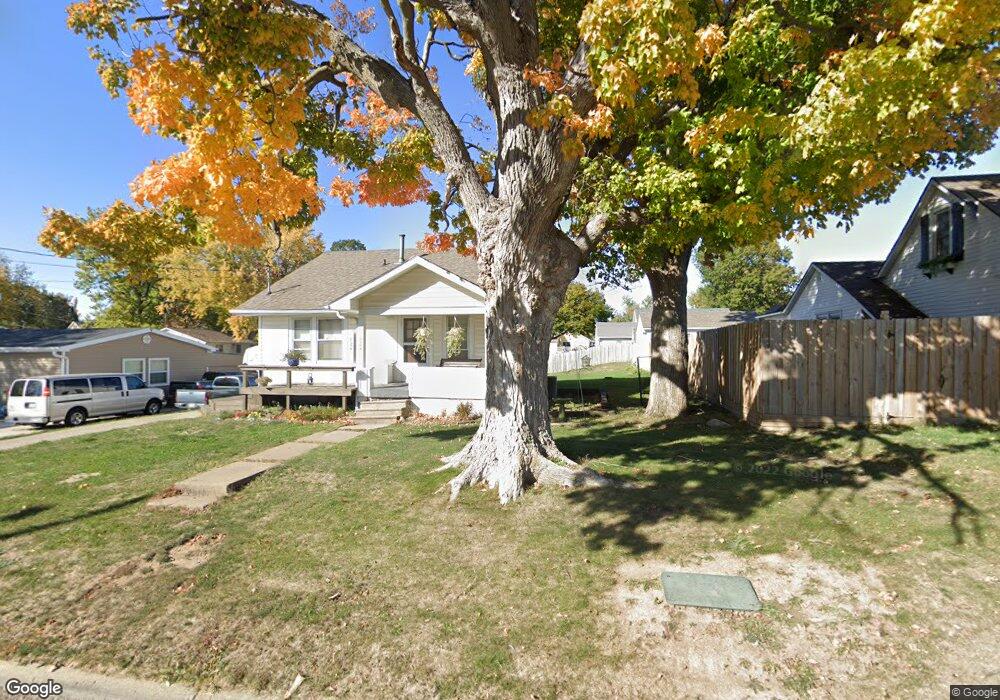 924 N 3rd Ave E, Newton, IA 50208 - photo 1