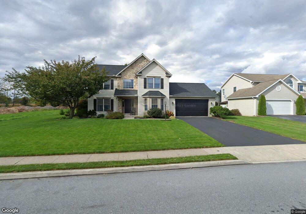 685 E Spruce St, Palmyra, PA 17078 - photo 1