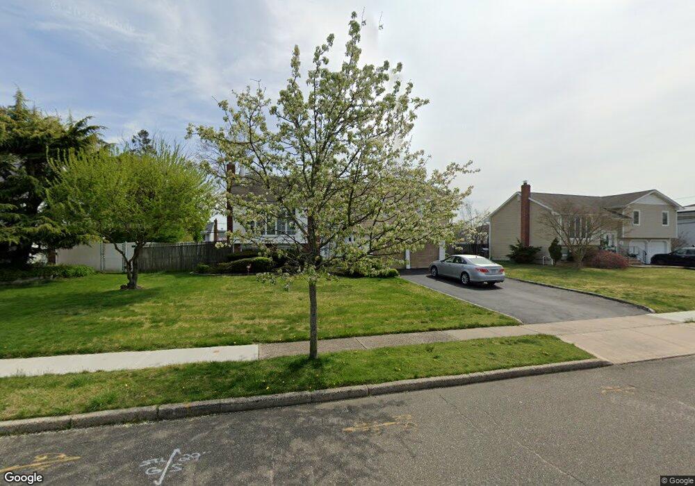 41 Greenfield Ln, ComMacK, NY 11725 - photo 1