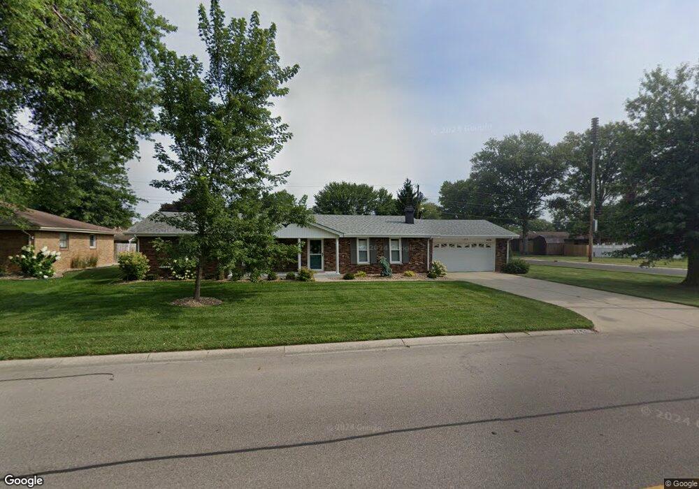 4620 Chapel Dr, Columbus, IN 47203 - photo 1