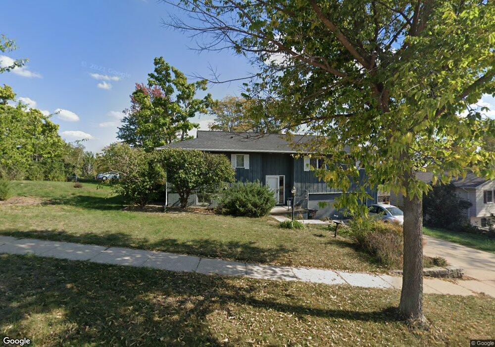 3446 Shasta Dr NE, Cedar Rapids, IA 52402 - photo 1