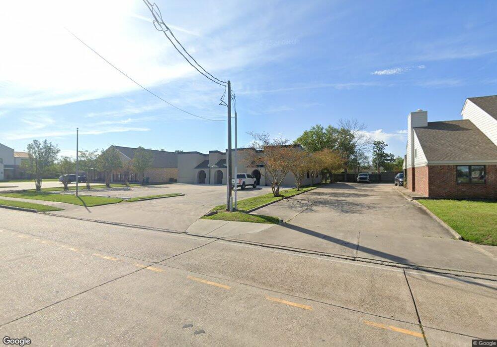 611 W College St, Lake Charles, LA 70605 - photo 1